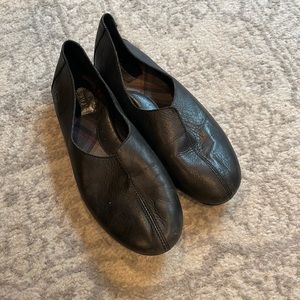 Born cute flexible flats with center slit